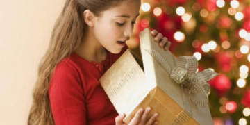 Что подарить ребенку на праздник?