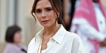 Виктория Бекхэм продает свои платья в онлайнбутике