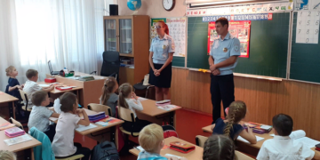 Детей знакомят с правилами дорожного движения