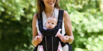 Выбор одежды и переноски для малыша до года