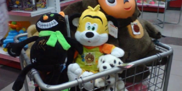 Правильно организуем продажу детских игрушек