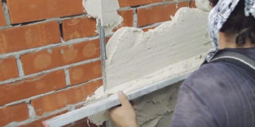 Достоинства кирпичных стен и правила их возведения