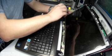 Как выполняется замена экрана на ноутбуке и советы