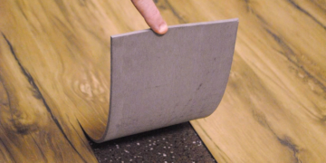 Основные достоинства кварцвиниловой плитки и ее монтаж