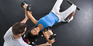 Работа инструктором тренажерного зала: плюсы и правила