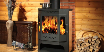 Основные виды и выбор камина для дачи и советы