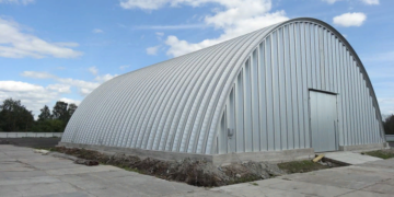 Быстровозводимые арочные ангары: достоинства и строительство