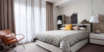 Выбираем правильные и современные шторы для спальни