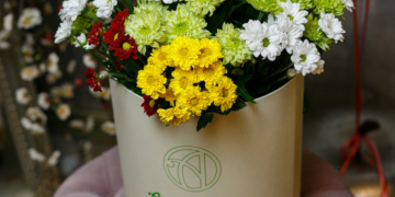 Как собрать букет в шляпной коробке