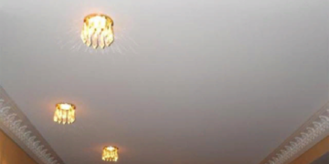 Достоинства матовых натяжных потолков и их установка