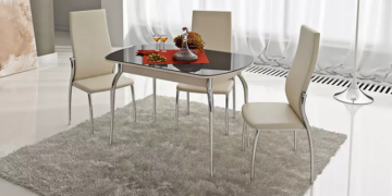 Разновидности стеклянных столов и их применение