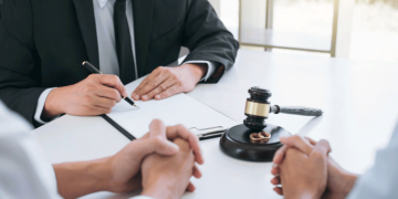 Как пользоваться услугами адвоката при разводе