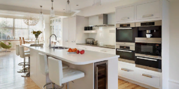 Мебель для кухни с техникой: достоинства и выбор