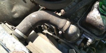 Замена патрубка системы охлаждения на УАЗ