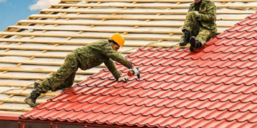 Правила и этапы установки металлочерепицы