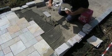 Тротуарная плитка на бетон: правила и этапы укладки