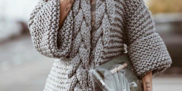 Уход и главные достоинства вязаного кардигана