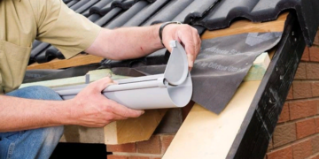 Особенности монтажа водостока на крыше и советы