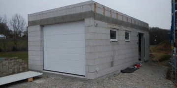 Гараж из газобетона: преимущества возведения и правила