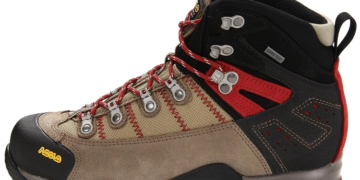 Трекинговые зимние ботинки: достоинства и выбор