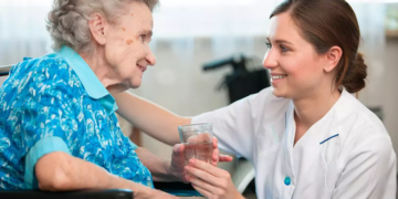 Как ухаживать за больными Альцгеймера и советы