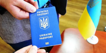 Правила и варианты получения гражданства туристам в Украине