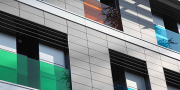 Фасадні системи з алюмінію: переваги та правила встановки