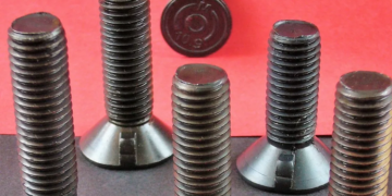 Болт DIN 11014 з трійною потайною головкою та двома вусиками: все, що потрібно знати