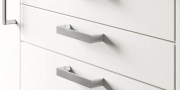 Мебельные ручки на двери шкафа от КухТех: достоинства и виды