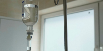 Капельница от похмелья: эффективное решение для вывода из запоя