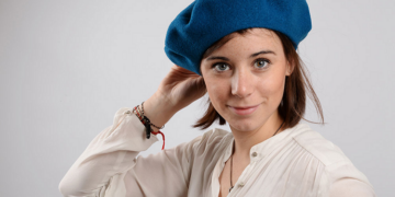 Берет: стильний та універсальний жіночий головний убір