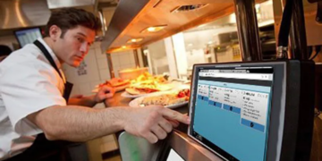 Business analytics and reporting software