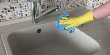 Уход за раковиной из искусственного камня: достоинства и правила