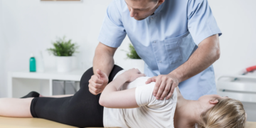 Мануальная терапия: эффективность, показания и противопоказания