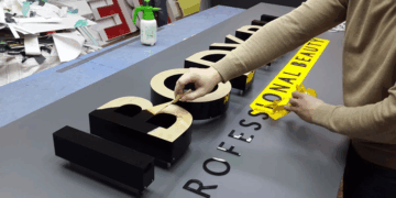 Изготовление рекламных вывесок: что нужно знать и советы