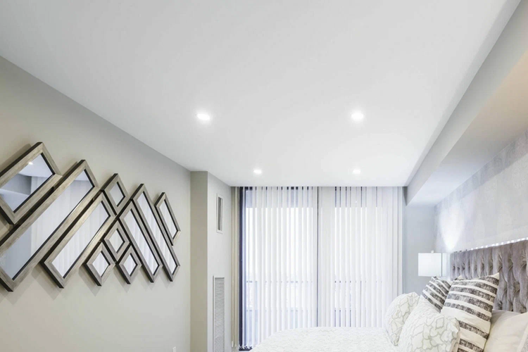 Преимущества и особенности установки матовых натяжных потолков для современного интерьера