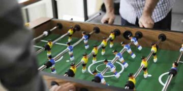 Настольный футбол, как отличный способ развлечься и развить командный дух дома и в офисе
