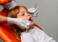 Правила и советы по лечению зубов у детей для безопасного и комфортного процесса