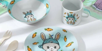 Правила и советы по выбору безопасной и удобной детской посуды для детей разных возрастов