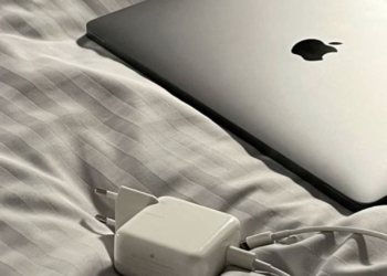 Как выбрать зарядное устройство для ноутбука: мощность, совместимость и безопасность