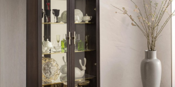Шкаф-витрина: элегантное хранение и украшение интерьера