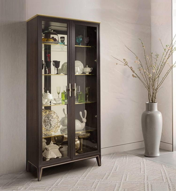 Шкаф-витрина: элегантное хранение и украшение интерьера