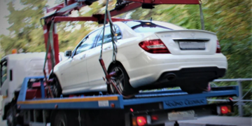 Car towing: transportation methods and helpful tips for drivers