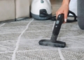 Химчистка ковров дома и в сервисе: как вывести пятна и вернуть свежесть