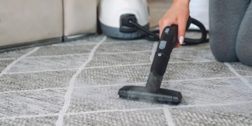 Химчистка ковров дома и в сервисе: как вывести пятна и вернуть свежесть