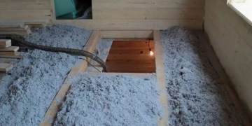 Эковата для крыши: технология утепления и нюансы монтажа