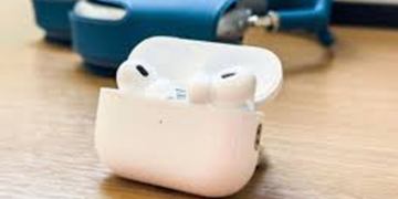 Які навушники краще купити — AirPods 4 чи AirPods Max?